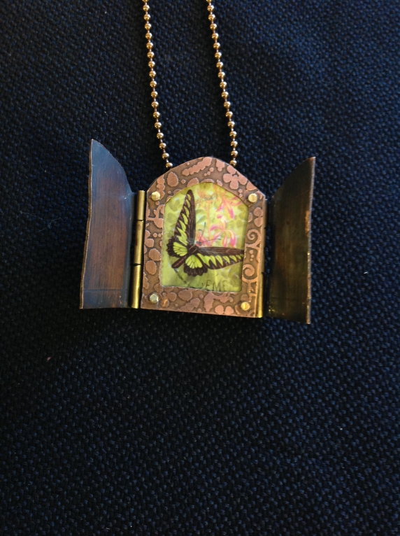 hinged_locket_class_4.jpg